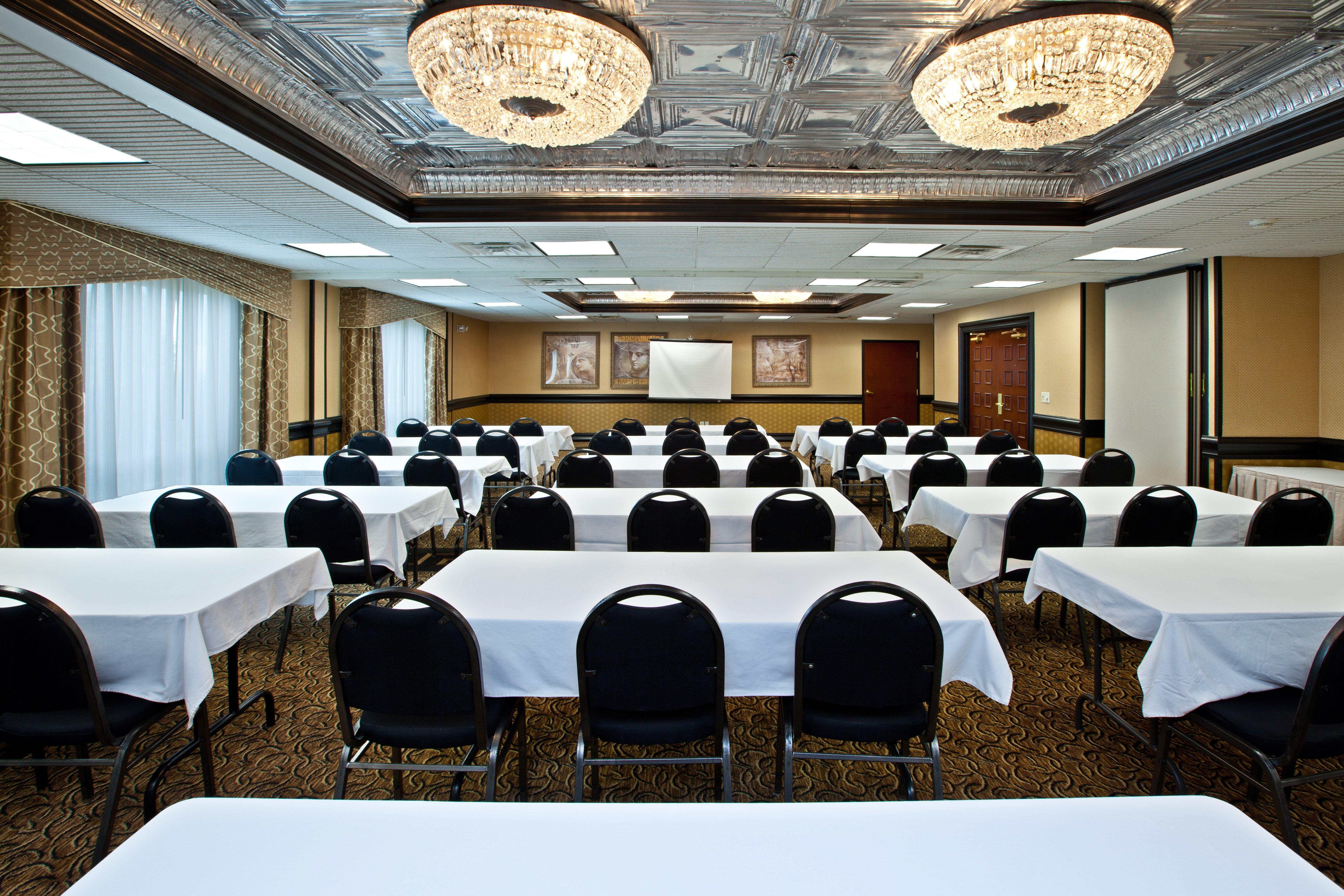 Holiday Inn Express Hotel & Suites Greenwood Exterior photo